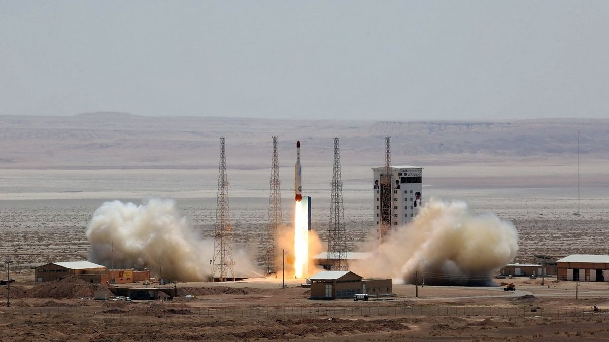 Írán ohlásil start rakety, která měla vynést do vesmíru tři vědecké přístroje